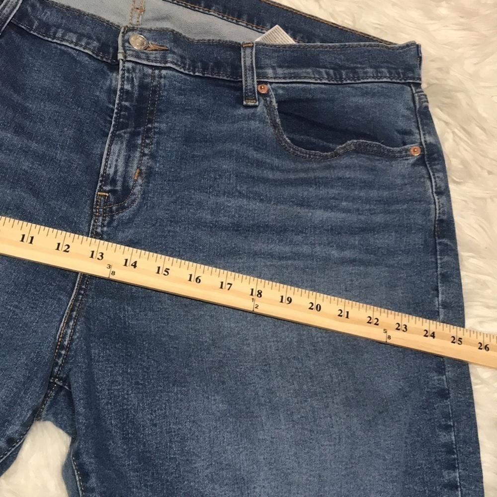 LEVI’S Women’s Medium Wash DISTRESSED ANKLE Cropped Jeans Sz 18 - Picture 5 of 15